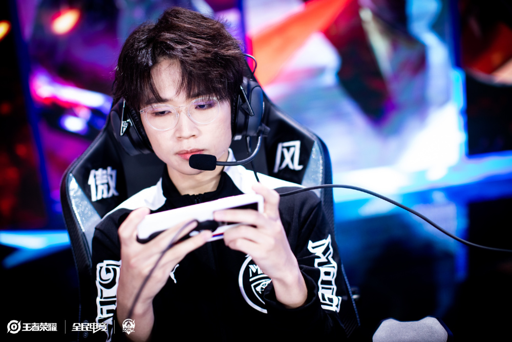 两人都曾因 两人都曾因