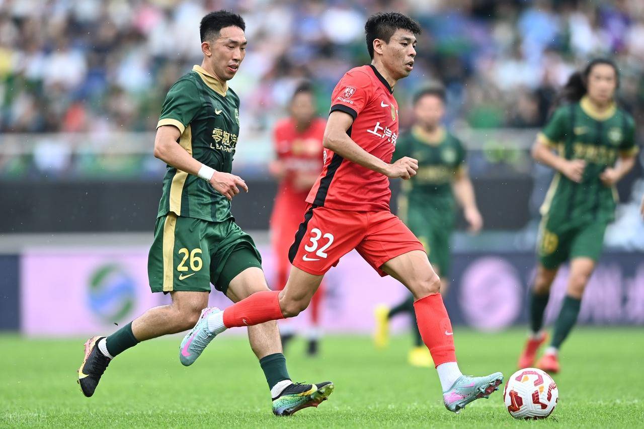 一个团队背 一个团队背