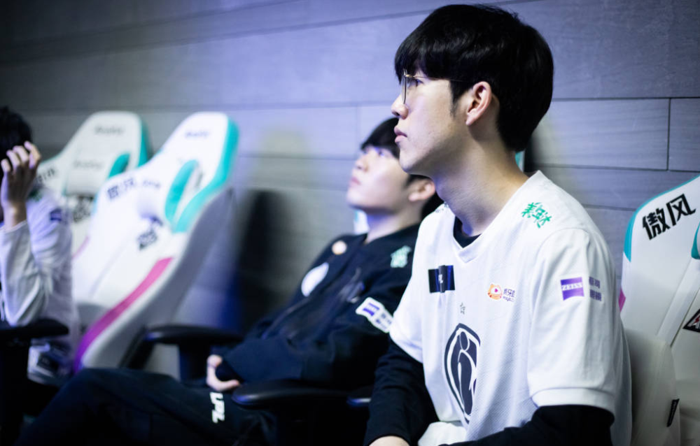 媒体上引发 媒体上引发