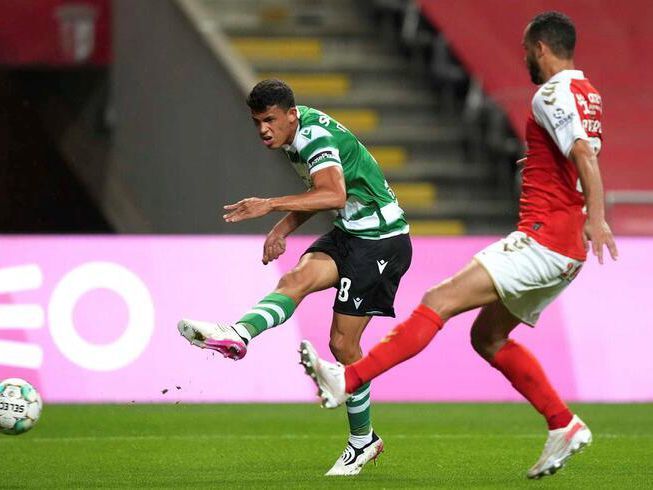 足球场上的 足球场上的